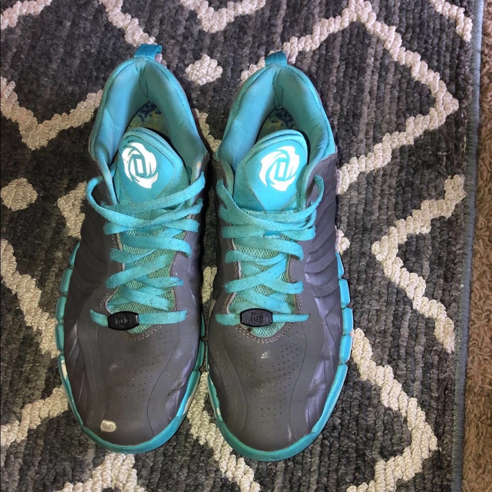 derick rose basketball shoes!